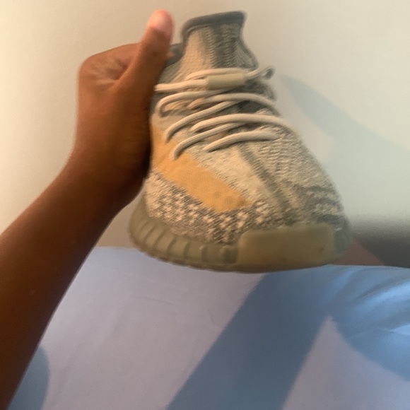 yeezy 350 - Picture 2 of 2